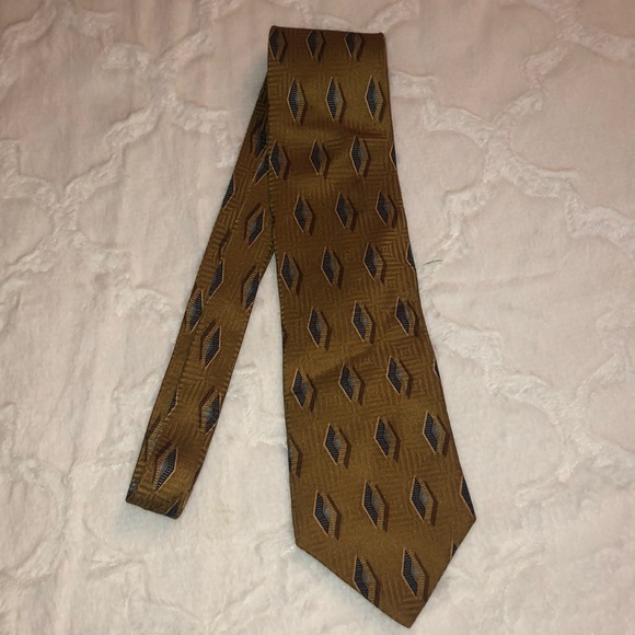 3/$20 - Bill Blass Black Label Gold Silk Tie - Picture 3 of 7